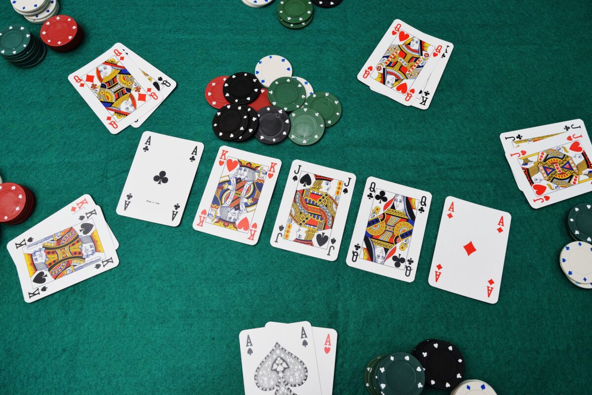 Những mẹo chiến thắng Poker của nha cai UK88